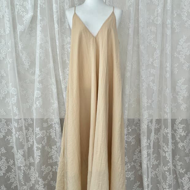 42) 새상품 코스 COS 볼류미너스 맥시 드레스 베이지