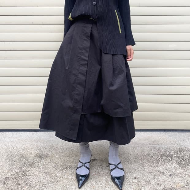 Black pintuck banding flare skirt