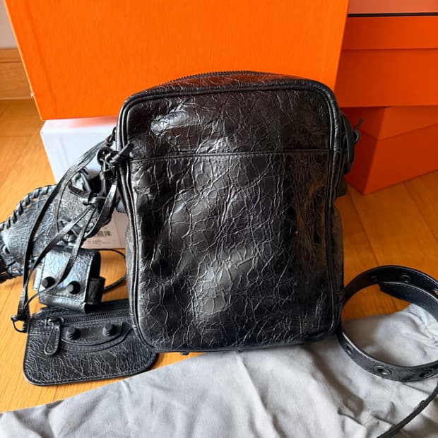 발렌시아가 르카골 크로스백 올블랙