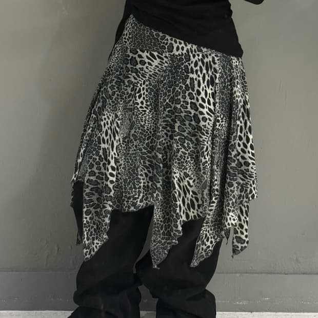 leopard diagonal cutting detail skirt