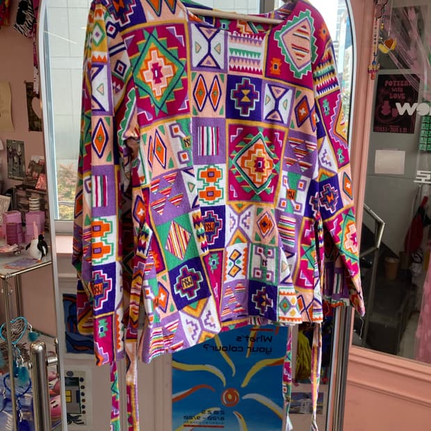 그래픽 패턴 롱슬리브 버튼 블라우스 