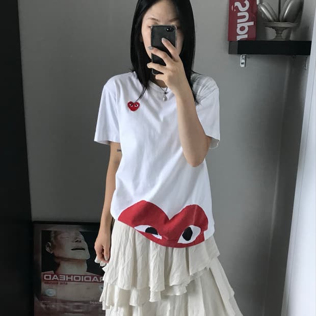 꼼데가르송 레드 와펜 화이트 반팔티