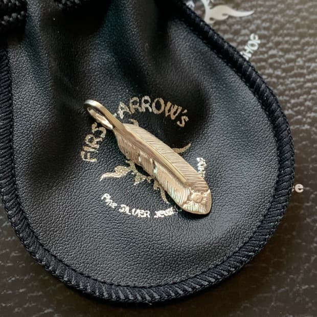First arrows p-004  깃털 펜던트 S 우향