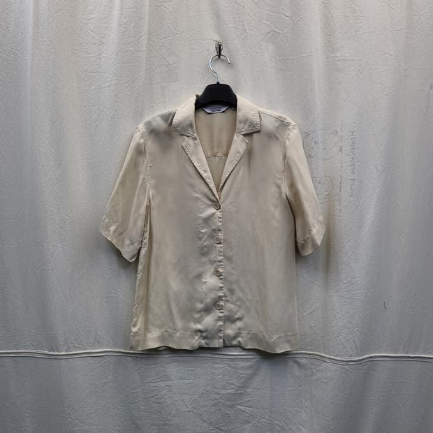 앤아더스토리즈 아이보리 반팔 셔츠