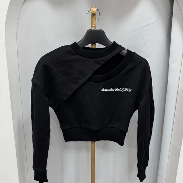 백화점판 맥퀸 맨투맨 38사이즈 