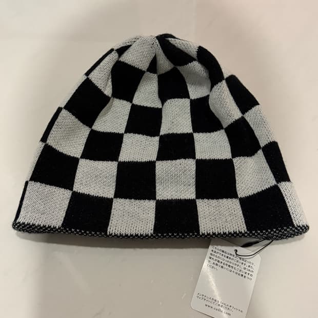 카시라 체커보드 패턴의 니트 비니