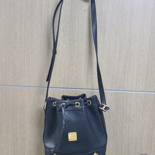 MCM 블랙 가죽 버킷백