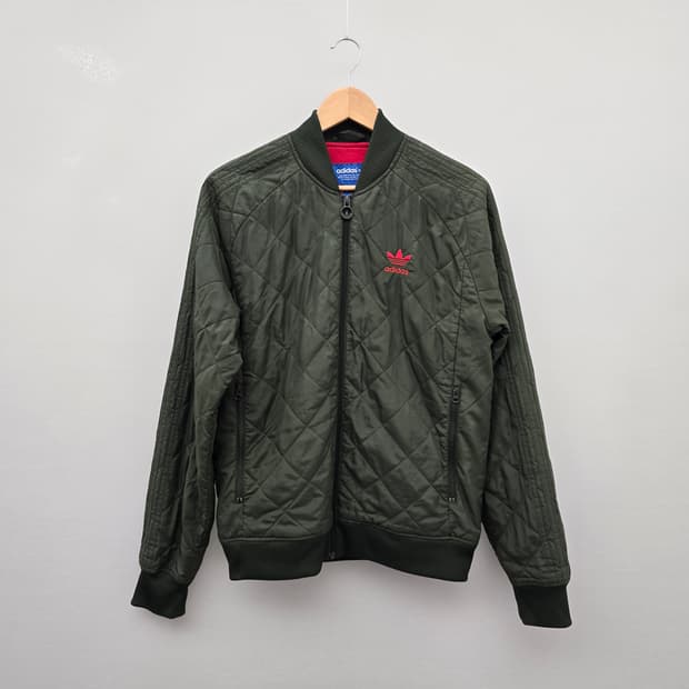 아디다스 퀼팅 봄버 자켓 카키색