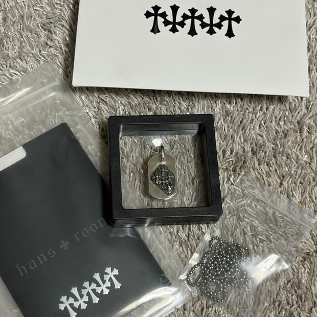 크롬하츠 레이즈드 세메터리 도그택 팬던트