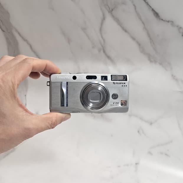 후지필름 FinePix F700 디지털 카메라