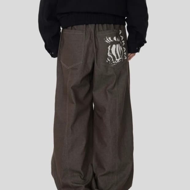 AAKAM Knee Pin-tuck Printed Denim Pants