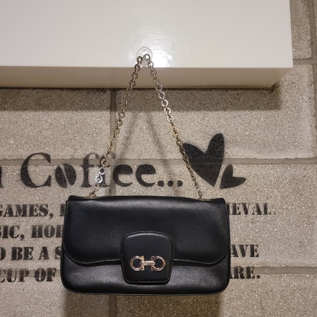 페라가모 간치니 숄더백