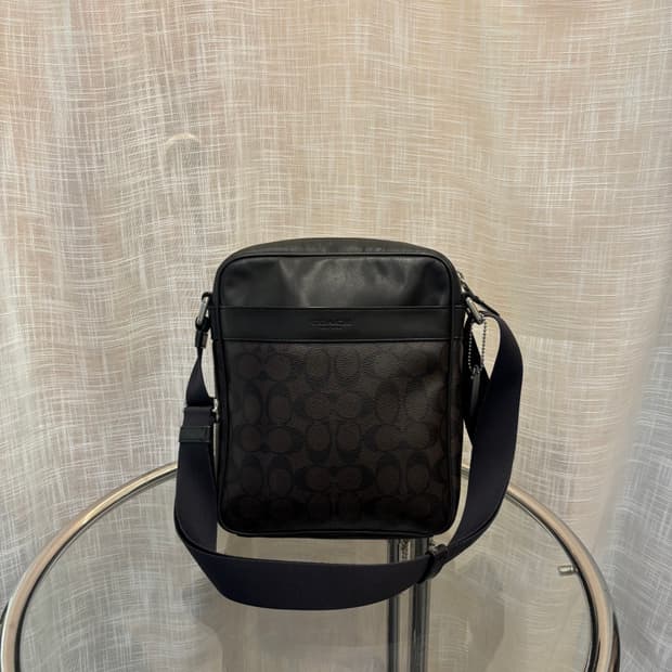 정품 코치 시그니처 남성 크로스백     