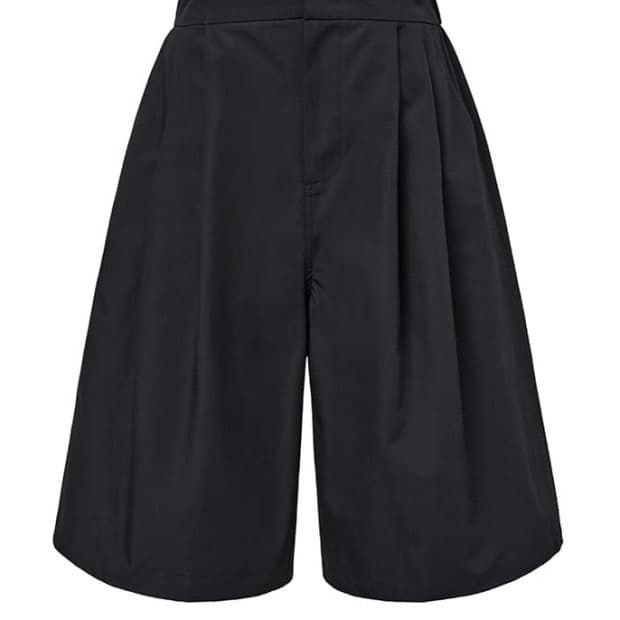 Two tuck wide shorts, black
