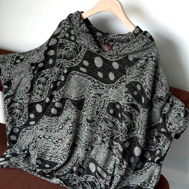 Hooded design wide cape parker