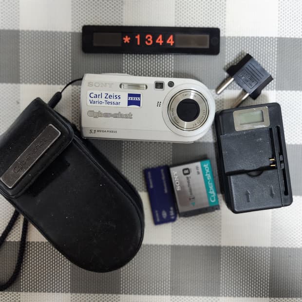 소니 사이버샷 DSC-P100 실버바디 디지털카메라