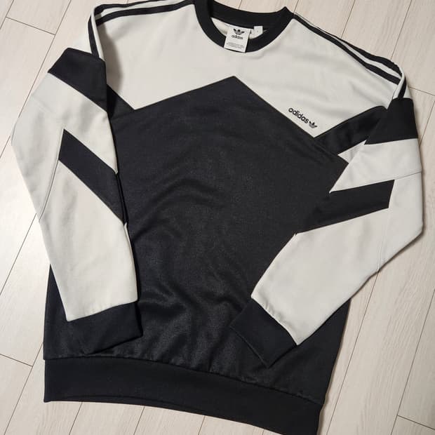 아디다스 팔머스톤 크루 맨투맨 남녀공용 사이즈100(L)

사용감 거의 