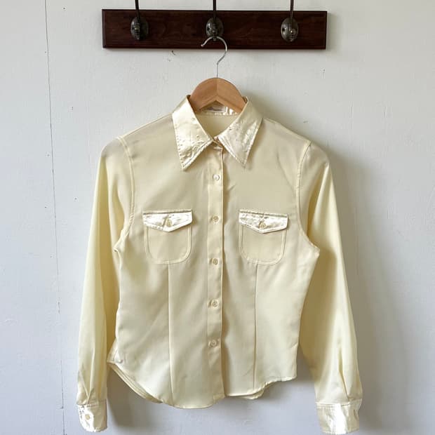 Monrea 투포켓 셔츠