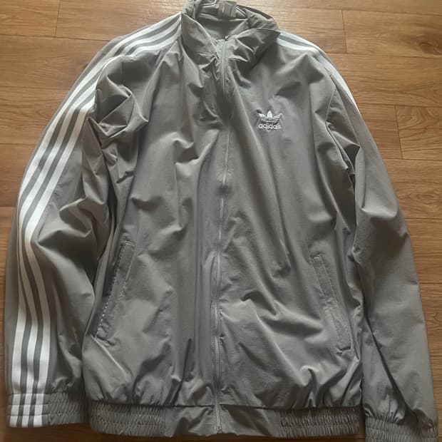 아디다스 그레이 바람막이