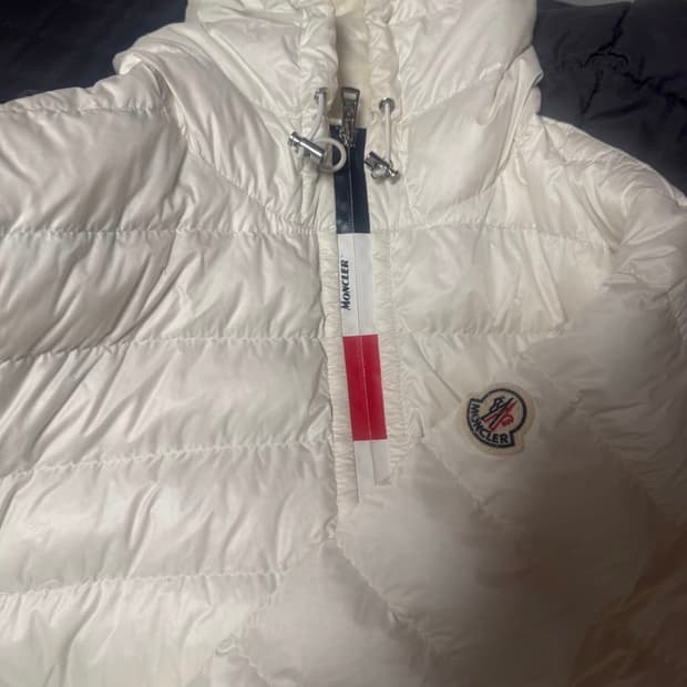 몽클레어 경량패딩 m