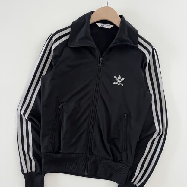 Adidas 아디다스 우먼 실버로고 블랙컬러 파이어버드 트랙탑