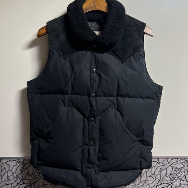 록키마운틴x뷰티앤유스 패딩 베스트