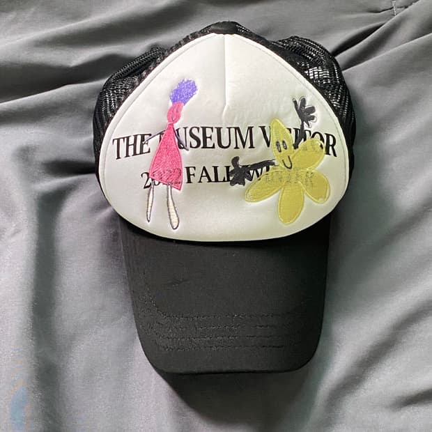 더뮤지엄비지터 블랙 메쉬캡 판매합니다