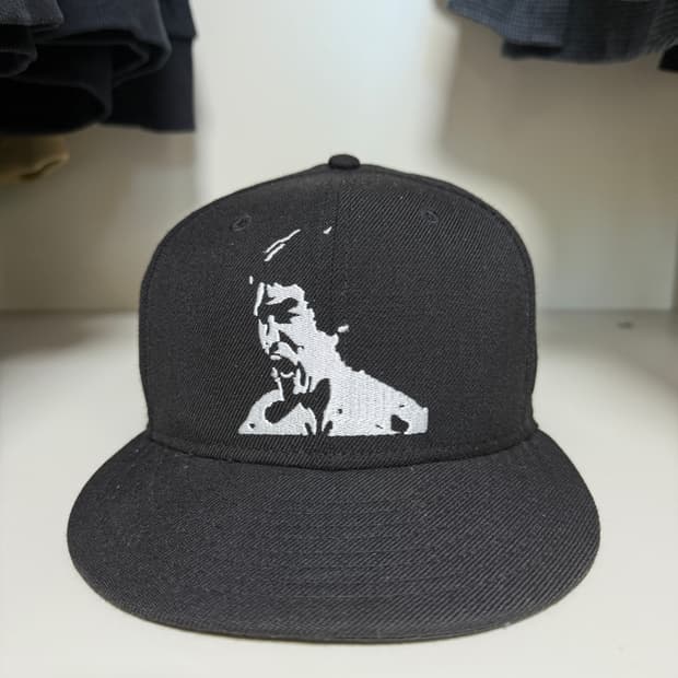 뉴에라 x Bruce Lee 탄생 80주년 캡