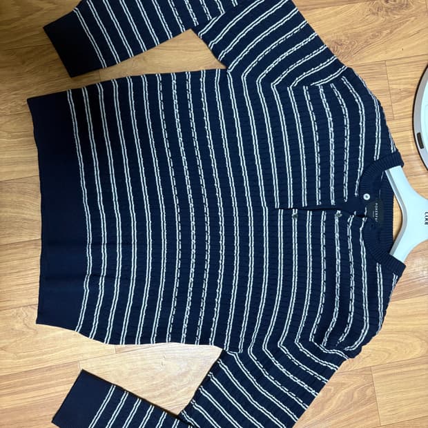 포커페이스 케이블 스트라이프 헨리넥 니트 46 네이비 팝니다