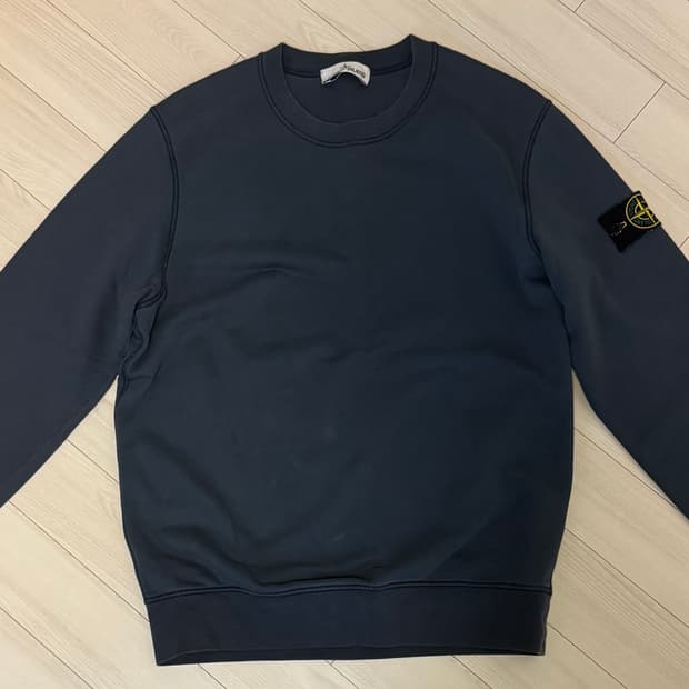 스톤아일랜드 네이비 맨투맨