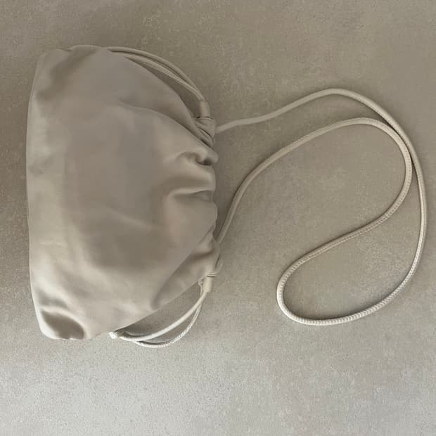 코스 카바텔리 가방 화이트