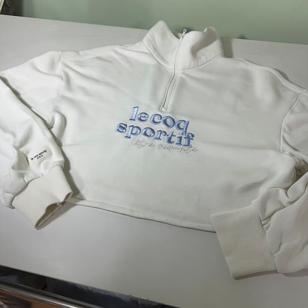 우먼M 르꼬끄 스포르티브 화이트 빅로고 반집업 크롭맨투맨