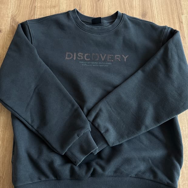 디스커버리 피그먼트 맨투맨