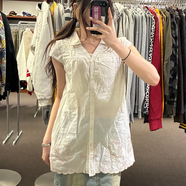L)Japanese vintage 여성 핑크 자수 화이트 반팔 셔츠