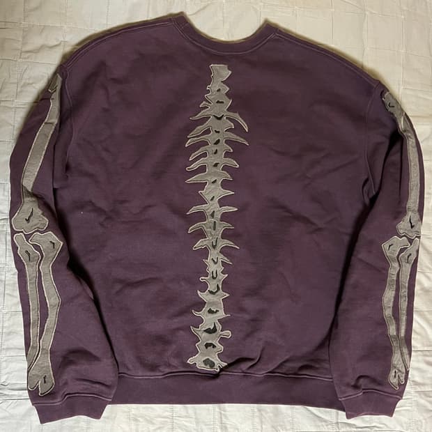 블랙아웃 본 맨투맨 퍼플 M