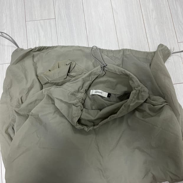아모멘토 드로스스트링 긴팔티