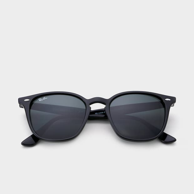Rayban RB4258F 601 71 모델