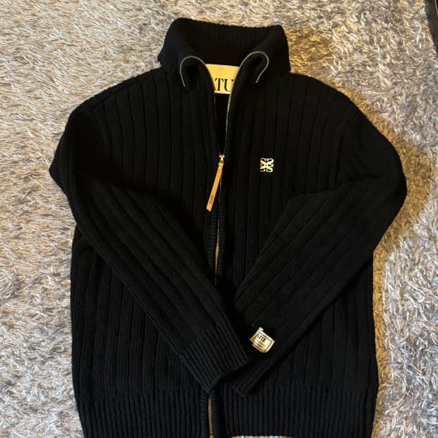 세터 파로 부클 니트 집업 블랙 L (환승연애 우식 착용)