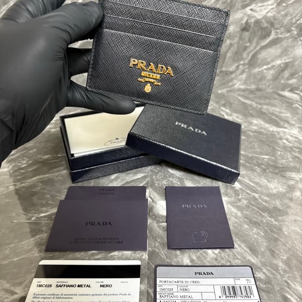 프라다 사피아노 메탈 금장로고 카드지갑