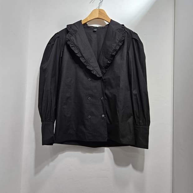 프릴카라 퍼프소매 블라우스 블랙 [새상품]