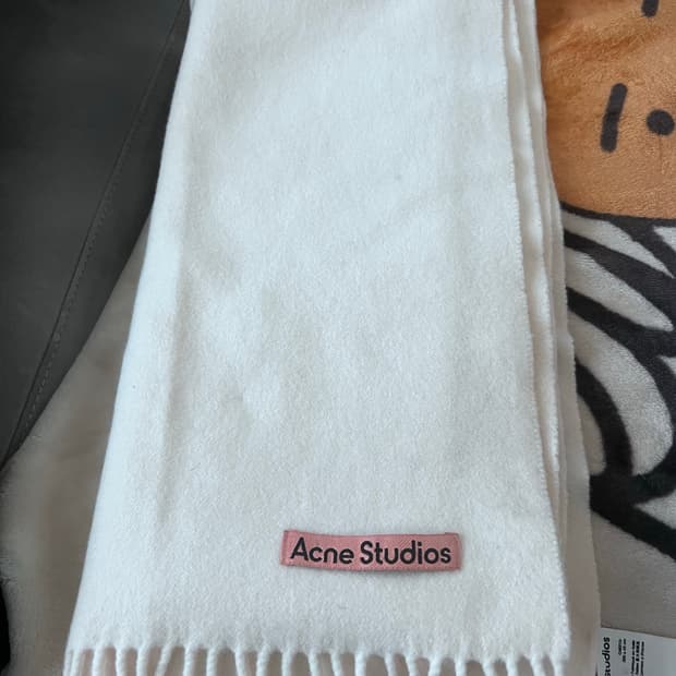 아크네스튜디오 머플러