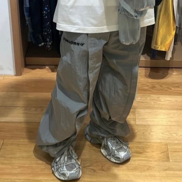 [L] 와이프로젝트 바나나 파라슈트 팬츠 실버