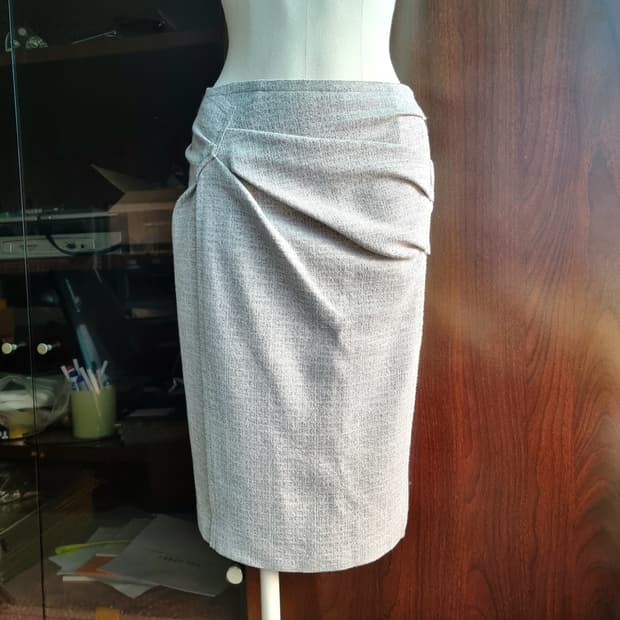 한섬 MINE 마인 울35혼방 이태리원단 스커트 (26인치) 상태완벽