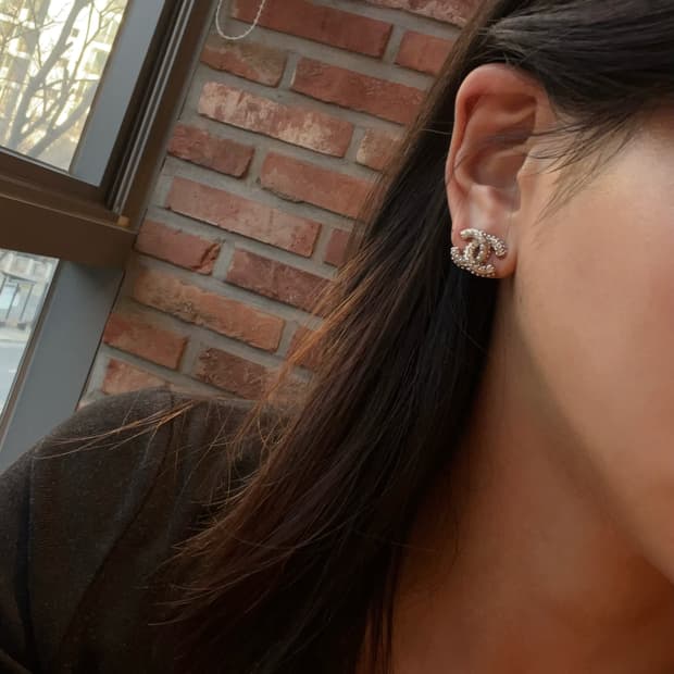 샤넬 정품 업사이클링 CC 로고 크리스탈 진주 귀걸이