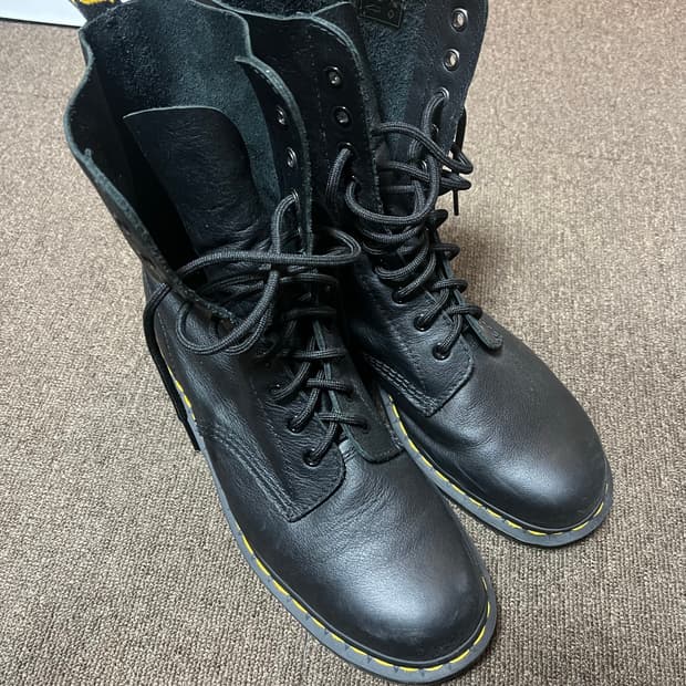 닥터마틴 10홀 버지니아