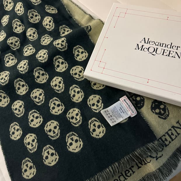 알렉산더맥퀸 라나울 스컬 머플러