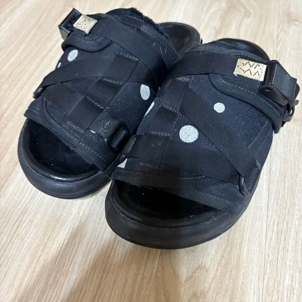 비즈빔 크리스토 폴카닷 샌들
