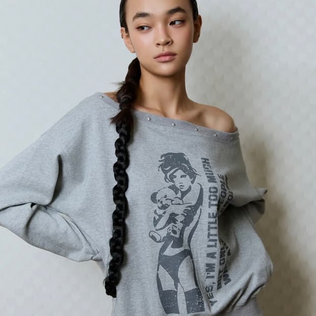 러브이즈트루 원숄더 맨투맨