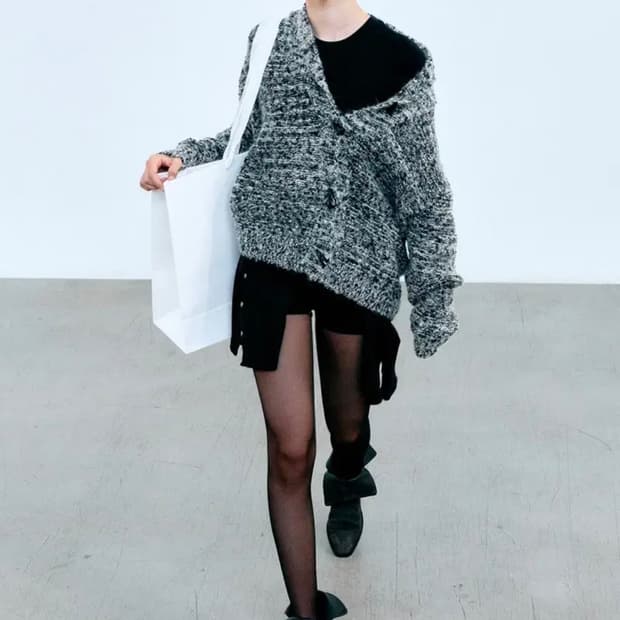 더오유 알파카 믹스 토글 니트 가디건 블랙