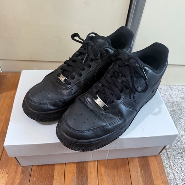 나이키 에어포스1 트리블블랙 